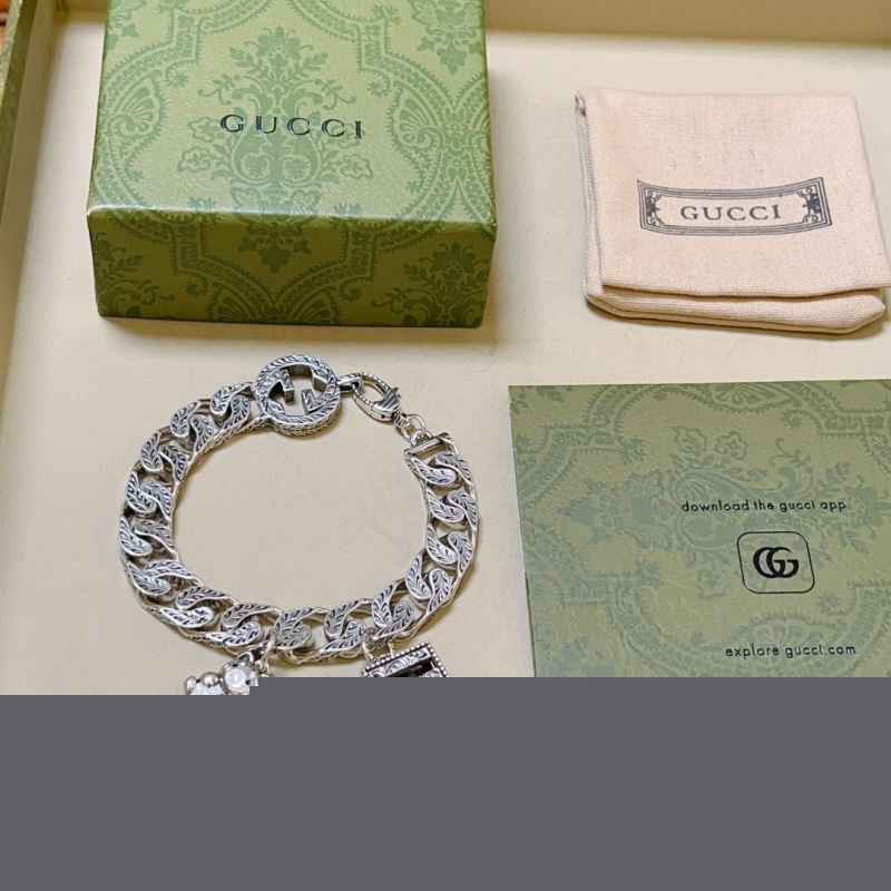 G*u*i bracelets
